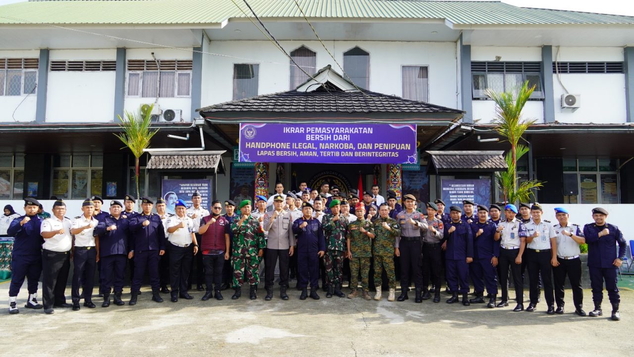 Ikrar Zero Halinar dan Anti-Penipuan digelar Lapas Kelas IIA Tenggarong bersama aparat penegak hukum guna memperkuat pengawasan dan integritas petugas. (Dok. Humas Lapas Kelas IIA Tenggarong)