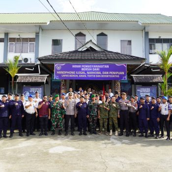Ikrar Zero Halinar dan Anti-Penipuan digelar Lapas Kelas IIA Tenggarong bersama aparat penegak hukum guna memperkuat pengawasan dan integritas petugas. (Dok. Humas Lapas Kelas IIA Tenggarong)