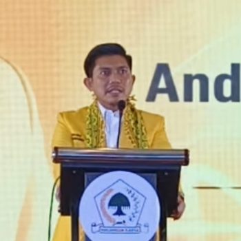 Andi Faizal Sofyan Hasdam menyampaikan pidato politik usai terpilih secara aklamasi sebagai Ketua DPD II Partai Golkar Kota Bontang periode 2025–2030 dalam Musyawarah Daerah (Musda) VIII, Sabtu (27/6/2026).