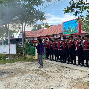 Mahasiswa BEM Unikarta menggelar aksi demonstrasi di depan Kantor DLHK Kutai Kartanegara, Rabu (3/6/2026).