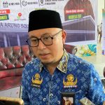 Kepala Disdikbud Kukar Heriansyah saat memberikan keterangan terkait upaya pemerintah daerah menjaga keberlangsungan pendidikan para santri.