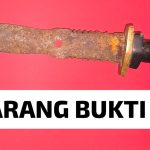 Barang bukti berupa satu bilah pisau belati yang diamankan polisi dari tangan pelaku dalam kasus dugaan penganiayaan dan pengancaman di Kecamatan Loa Janan, Kutai Kartanegara.