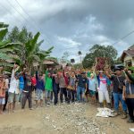 Kapolsek Loa Kulu Pimpin Gotong Royong Perbaikan Jalan Rusak di Dusun Merangan Kukar, Libatkan Warga dan Perusahaan