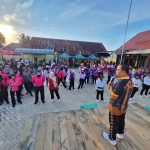 Hari Bhayangkara ke-80, Polsek Loa Kulu Pererat Kebersamaan Lewat Jalan Santai Bersama Warga.