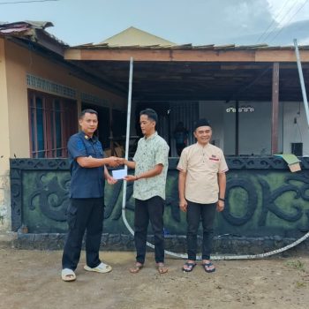 Lapas Kelas IIA Tenggarong menyerahkan premi hasil kerja kepada warga binaan yang telah menyelesaikan masa pidana dan dinyatakan bebas, Jumat (19/6/2026).