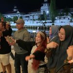 Mantan Bupati Kukar, Rita Widyasari, hadir dan ikut berjoget bersama warga dalam gelaran Musikkita Featuring di Taman Musik Tenggarong, Minggu (14/6/2026) malam.
