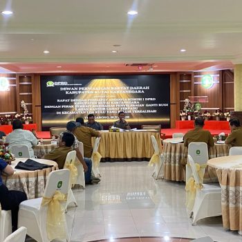 Suasana Rapat Dengar Pendapat (RDP) di DPRD Kutai Kartanegara membahas penyelesaian sengketa lahan pembangunan Kantor Camat Terpadu Loa Kulu.