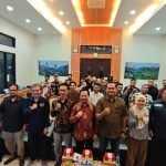 pembekalan Kode Etik Jurnalistik (KEJ) dan pelatihan public speaking.