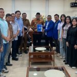 Pengurus GAMKI Kukar bersama Bupati Kukar, Aulia Rahman Basri. dok: GAMKI Kukar.