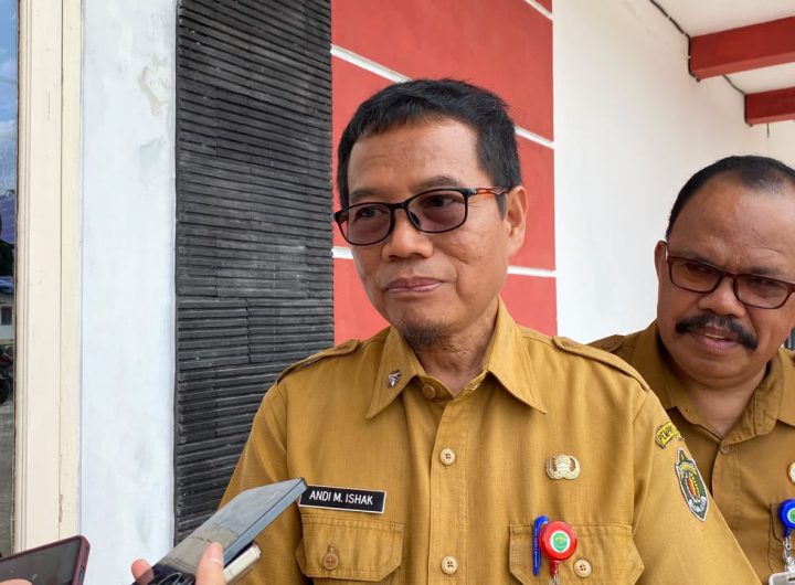 Kepala Dinas Sosial Provinsi Kaltim, Andi Muhammad Ishak, saat memberikan keterangan kepada awak media usai penyaluran Bantuan Usaha Ekonomi Produktif di Tenggarong, Selasa (7/7/2026).