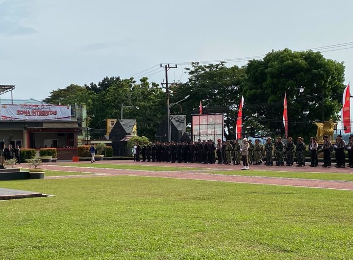 Suasana upacara Hari Bhayangkara ke-80 di Lapangan Upacara Mapolres Kutai Kartanegara berlangsung tertib dan khidmat, Rabu (1/7/2026).