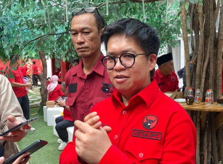 Ketua DPC PDI Perjuangan Kukar, Rendi Solihin, saat memberikan keterangan kepada awak media, Senin (29/6/2026).