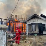 Kebakaran melanda kawasan padat penduduk di Gang 9, Kelurahan Timbau, Kecamatan Tenggarong, Kutai Kartanegara (Kukar), Sabtu (8/8/2026) sekitar pukul 13.30 WITA.