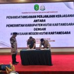 Penandatanganan MoU antara Kejaksaan Negeri Kutai Kartanegara bersama Dinas Pendidikan dan Kebudayaan Kutai Kartanegara, di Pendopo Odah Etam, Kamis (20/8/2026).
