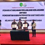 Penandatanganan Perjanjian Kerjasama Pemkab Kukar bersama Kejari Kukar, di Pendopo Odah Etam, Kamis (20/8/2026).