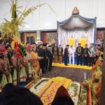 Tiang Ayu atau Belenang Ayu didirikan sebagai salah satu rangkaian penting Erau Adat Kutai Kartanegara (Kukar) 2026 di Tenggarong, Minggu (20/9/2026).