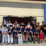 Pemain dan pelatih PS Pemuda Tenggarong saat bersiap berangkat mengikuti Piala Soeratin U-13 tingkat nasional di Ibu Kota Nusantara (IKN), Selasa (13/10/2026).