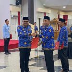 Bupati Kutai Kartanegara (Kukar), Aulia Rahman Basri, melantik 11 pejabat administrator dan pengawas di lingkungan Pemerintah Kabupaten (Pemkab) Kukar di Pendopo Odah Etam, Tenggarong, Jumat (23/10/2026).