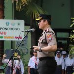 Kapolres Ponorogo Pimpin Upacara di SMPN 4 dan Launching Smart Digital School.