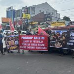 Forum Komunikasi Pemuda (FORKOP) Kalimantan Timur menggelar aksi unjuk rasa di depan Kantor Kejaksaan Tinggi (Kejati) Kaltim, Kamis (29/10/2026).